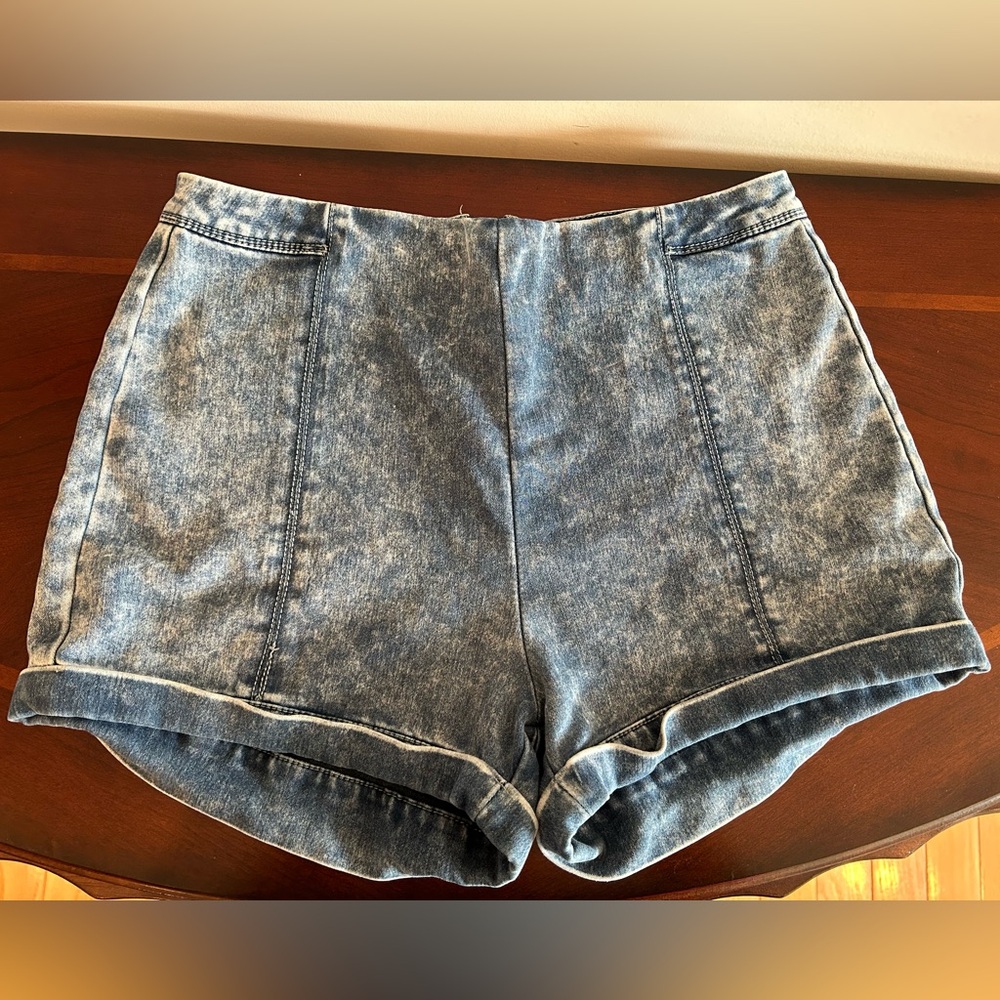Harlow Acid Wash Jean Shorts with Stylish Back Zipper Detail